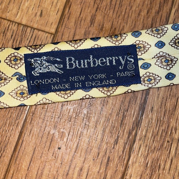 Burberry - Picture 2 of 4